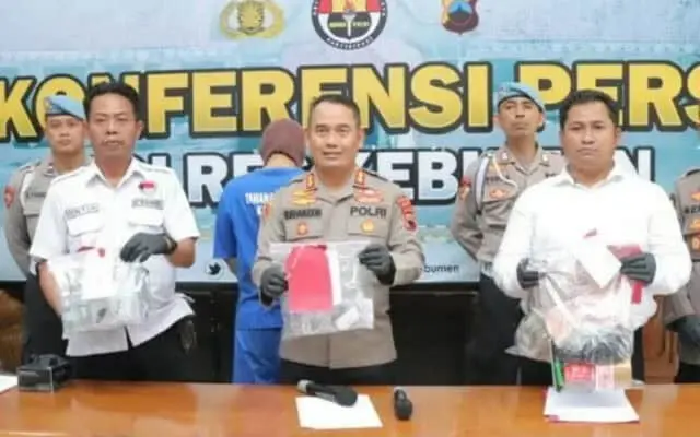 Pemuda di Kebumen Diancam Hukuman Seumur Hidup Karena Mengedarkan Sabu Pemuda di Kebumen Diancam Hukuman Seumur Hidup Karena Mengedarkan Sabu