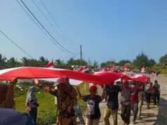 Sepanjang 1.001 Meter Bendera Merah Putih Terbentang di Pasir Puncu Sepanjang 1.001 Meter Bendera Merah Putih Terbentang di Pasir Puncu