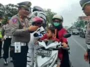 Hari Terakhir Operasi Zebra Candi Sat Lantas Polres Kebumen Beri Reward Helm