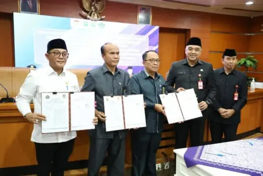 Disdukcapil Kabupaten Tangerang Tanda Tangani Kerja Sama dengan 3 Instansi Disdukcapil Kabupaten Tangerang Tanda Tangani Kerja Sama dengan 3 Instansi