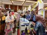 Ibu Iriana Resmi Buka Kriyanusa Pameran Kerajinan Nusantara Tahun 2023