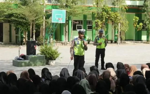 Kasus Bullying Meresahkan, Sat Lantas Sosialisasikan Anti Bullying di MAN 1 Kebumen