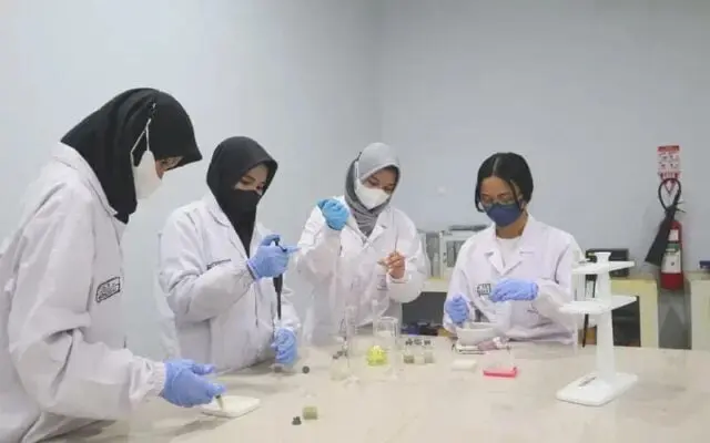 Mahasiswa UNS Kembangkan Microneedle Patch Ekstrak Seledri Sebagai Obat Antihipertensi