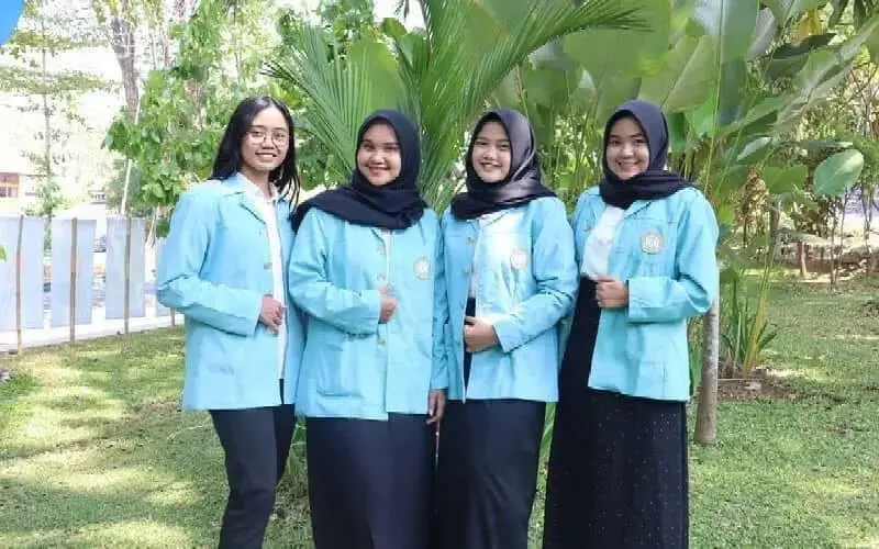 Mahasiswa UNS Kembangkan Microneedle Patch Ekstrak Seledri Sebagai Obat Antihipertensi