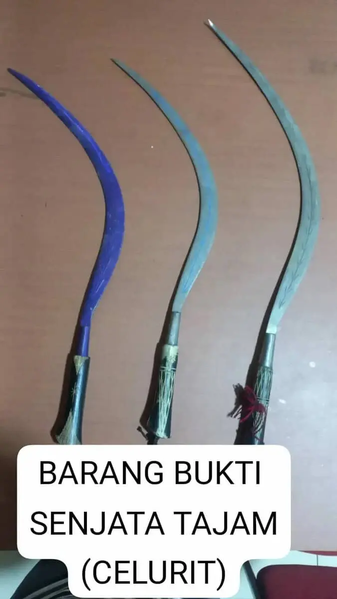 Diduga Hendak Tawuran, 4 Remaja Bawa Sajam Ditangkap Polisi Diduga Hendak Tawuran, 4 Remaja Bawa Sajam Ditangkap Polisi