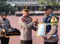Wakapolda Banten Pimpin Apel Pagi dan Berikan Penghargaan Kepada Bhabinkamtibmas Berprestasi Wakapolda Banten Pimpin Apel Pagi dan Berikan Penghargaan Kepada Bhabinkamtibmas Berprestasi