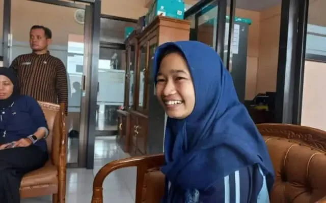 Sudah sejak Kecil Siswi SMK 8 Purworejo ini Jadi Tulang Punggung Keluarga Sudah sejak Kecil Siswi SMK 8 Purworejo ini Jadi Tulang Punggung Keluarga