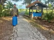 Jalan Yang Dibangun Dengan Dana Swadaya Masyarakat Rusak Akibat Proyek Irigasi. Warga Merasa Geram
