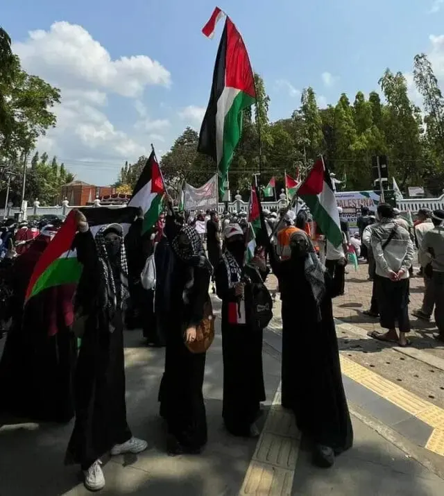 Ratusan Massa Berbagai Elemen di Purworejo Turun ke Jalan, Kecam Penyerangan Zionis Israil Terhadap Warga Palestina Ratusan Massa Berbagai Elemen di Purworejo Turun ke Jalan, Kecam Penyerangan Zionis Israil Terhadap Warga Palestina