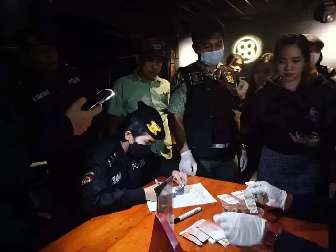 Berantas Peredaran Narkoba, Polisi Bersama BNN Razia Tempat Hiburan Malam di Kota Medan Berantas Peredaran Narkoba, Polisi Bersama BNN Razia Tempat Hiburan Malam di Kota Medan