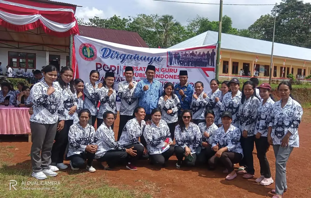 Rayakan HGN Dan HUT PGRI Ke 78, PGRI Kecamatan Pacar Manggarai Barat NTT Gelar Upacara Apel Bendera Rayakan HGN Dan HUT PGRI Ke 78, PGRI Kecamatan Pacar Manggarai Barat NTT Gelar Upacara Apel Bendera