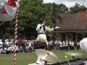 Marching Band Gita Bahana Spensa SMPN 1 Purworejo Memukau Penonton di Peringatan HGN dan HUT PGRI Ke 78 di Lapangan SMAN 7