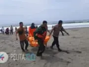 Jenazah Pelajar MTS Roudlotul Huda Klirong Akhirnya Ditemukan Nelayan Setelah hilang 9 Hari Jenazah Pelajar MTS Roudlotul Huda Klirong Akhirnya Ditemukan Nelayan Setelah hilang 9 Hari