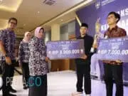 Juara Lomba Film Pendek Gempur Rokok Ilegal Dapatkan Trophi dan Uang Pembinaan Juara Lomba Film Pendek Gempur Rokok Ilegal Dapatkan Trophi dan Uang Pembinaan