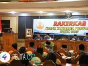 Pertama Jabat Sebagai Bupati, Yuli Hastuti Hadiri Rakerkab Korpri
