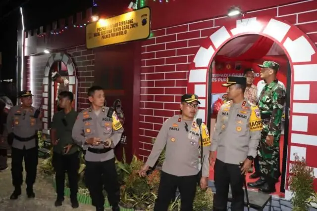Kopolres Purworejo Monitoring Pos Perayaan dan Pos Terpadu di Malam Natal Kopolres Purworejo Monitoring Pos Perayaan dan Pos Terpadu di Malam Natal