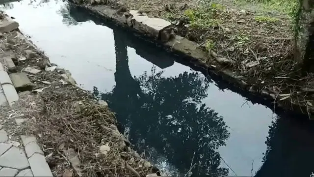 Air Hitam Yang Mencemari Saluran Irigasi di Desa Lebak Wangi, Dipastikan Bukan Limbah Industri Air Hitam Yang Mencemari Saluran Irigasi di Desa Lebak Wangi, Dipastikan Bukan Limbah Industri