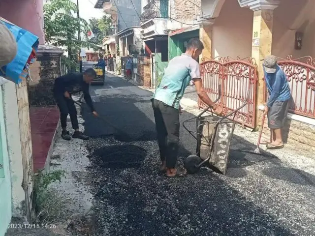 Disorot LSM LipanHam, Kegiatan Pengejaran Hotmix di Jalan Sampan RW 06 Kelapa Dua Diduga Tak Sesuai Spesifikasi Disorot LSM LipanHam, Kegiatan Pengejaran Hotmix di Jalan Sampan RW 06 Kelapa Dua Diduga Tak Sesuai Spesifikasi