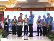 Wakili Mendagri Tutup Munaslub Apeksi, Sekjen Kemendagri Ingatkan Pentingnya Pemberdayaan Masyarakat Urban