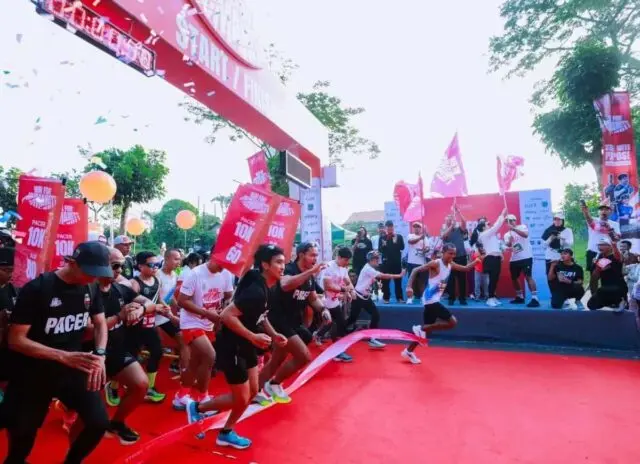 Diikuti Ribuan Peserta, Benyamin-Pilar Lepas Peserta Run For Humanity Diikuti Ribuan Peserta, Benyamin-Pilar Lepas Peserta Run For Humanity
