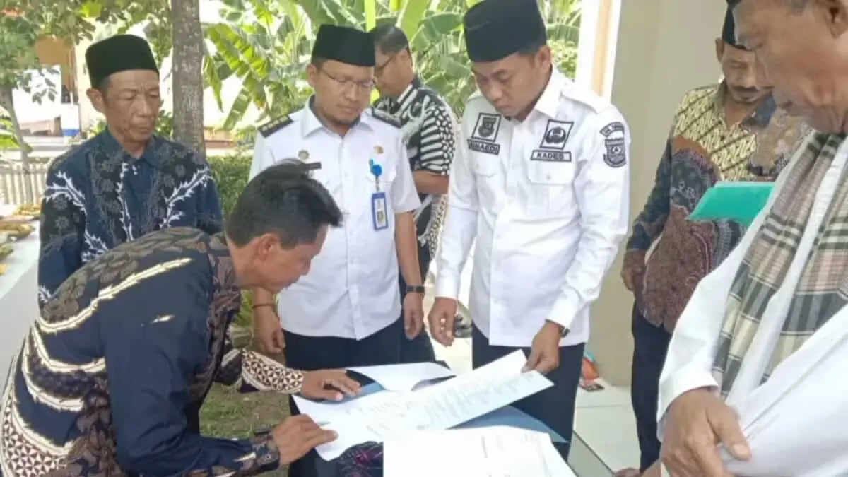 Di Dampingi Kades, Camat Sepatan Timur Resmikan Musholla Baitussallam