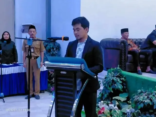 Ketua Panwaslu Kecamtam Pagedangan Lantik 290 Peserta PTPS Ketua Panwaslu Kecamtam Pagedangan Lantik 290 Peserta PTPS