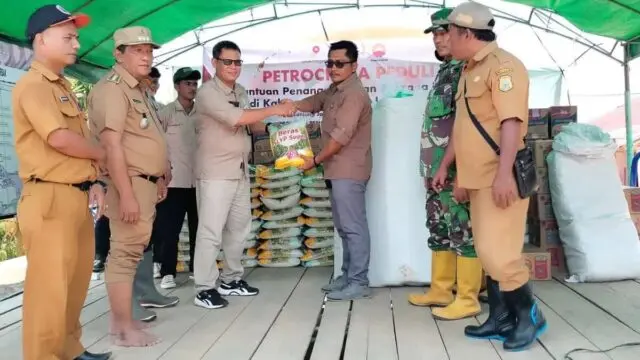 SKK Migas–PetroChina Jabung Serahkan Bantuan Penanganan Banjir di Kabupaten Tanjab Timur SKK Migas–PetroChina Jabung Serahkan Bantuan Penanganan Banjir di Kabupaten Tanjab Timur