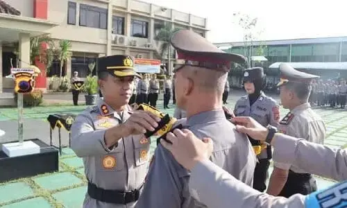 Menjelang Purnatugas Dua Personel Polres Purworejo Mendapat Penghargaan Kenaikan Pangkat Menjelang Purnatugas Dua Personel Polres Purworejo Mendapat Penghargaan Kenaikan Pangkat