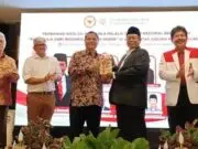 Jadi Pembicara di UGM, Pendiri Global Peace Kiai Marsudi Beberkan Fondasi Demokrasi