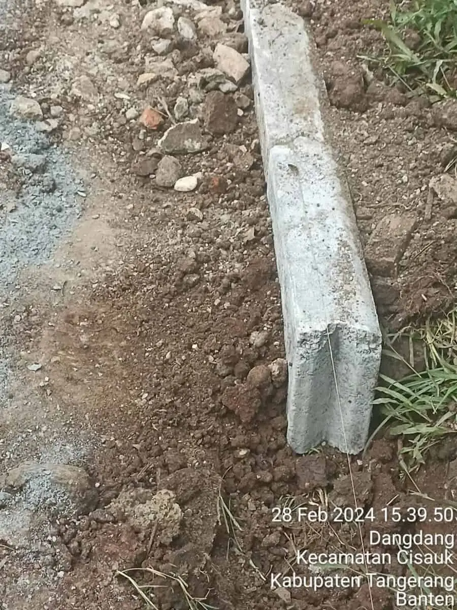 Kurang Pengawasan, Proyek Paving Block di Desa Dandang Cisauk Diduga Tak Sesuai Spesifikasi Standar Maupun Mutu Kualitas Kurang Pengawasan, Proyek Paving Block di Desa Dandang Cisauk Diduga Tak Sesuai Spesifikasi Standar Maupun Mutu Kualitas