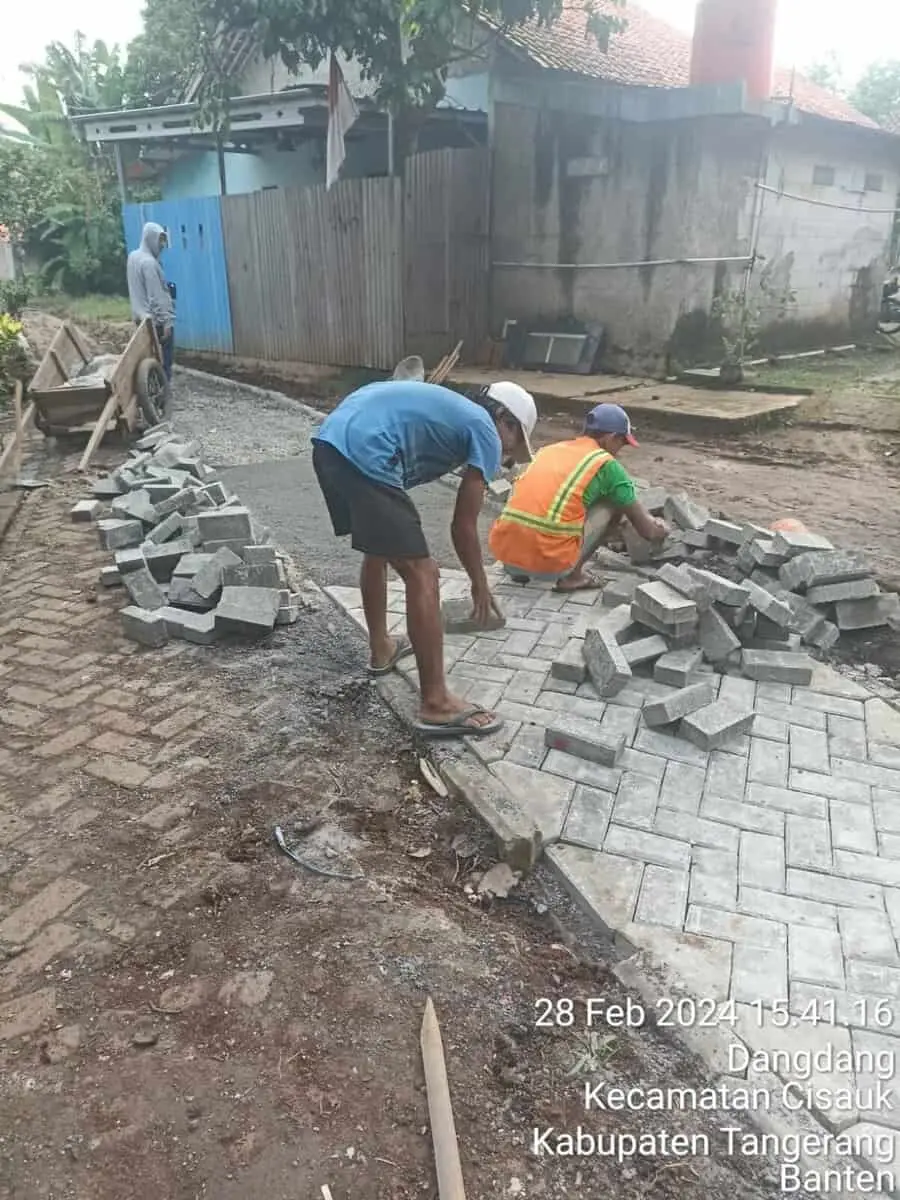 Kurang Pengawasan, Proyek Paving Block di Desa Dandang Cisauk Diduga Tak Sesuai Spesifikasi Standar Maupun Mutu Kualitas Kurang Pengawasan, Proyek Paving Block di Desa Dandang Cisauk Diduga Tak Sesuai Spesifikasi Standar Maupun Mutu Kualitas
