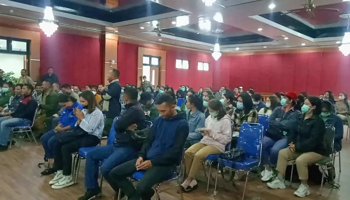 Merasa Diterlantarkan Dan Dianaktirikan, Ratusan Nakes Non ASN Datangi Kantor Bupati Manggarai NTT Di Ruteng Merasa Diterlantarkan Dan Dianaktirikan, Ratusan Nakes Non ASN Datangi Kantor Bupati Manggarai NTT Di Ruteng