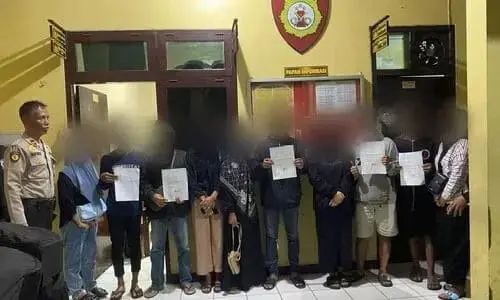 Asik Ngamar di Hotel, 9 Pasangan Tidak Sah Digelandang ke Mapolres Kebumen Asik Ngamar di Hotel, 9 Pasangan Tidak Sah Digelandang ke Mapolres Kebumen