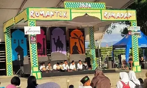 Siswa SMP N 4 Purworejo Bagi 350 Paket takjil dan Pentas Musik Hadrah di Panggung Amphitheater Alun-alun Purworejo. Siswa SMP N 4 Purworejo Bagi 350 Paket takjil dan Pentas Musik Hadrah di Panggung Amphitheater Alun-alun Purworejo.