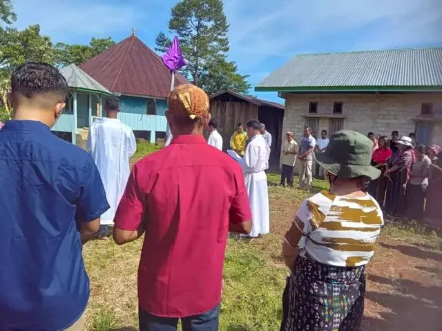 Jumat Agung, Umat Katolik Stasi Watu Wangka Manggarai Barat NTT Ikuti Prosesi Jalan Salib Dan Misa Jumat Agung, Umat Katolik Stasi Watu Wangka Manggarai Barat NTT Ikuti Prosesi Jalan Salib Dan Misa