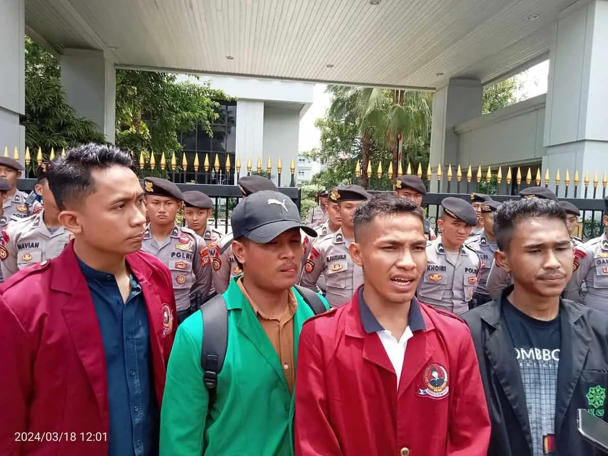 Dugaan Pelaporan Dokumen Palsu RKAB PT. SRM Kepada Kementerian ESDM RI, AGMI Gelar Aksi Unras di Gedung MA Jakarta Dugaan Pelaporan Dokumen Palsu RKAB PT. SRM Kepada Kementerian ESDM RI, AGMI Gelar Aksi Unras di Gedung MA Jakarta