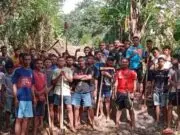 Prihatin Kondisi Jalan Yang Rusak,Kaum Muda Mawe Desa Golo Lajang Barat, Manggarai Barat NTT Gelar Bakti Sosial Prihatin Kondisi Jalan Yang Rusak,Kaum Muda Mawe Desa Golo Lajang Barat, Manggarai Barat NTT Gelar Bakti Sosial