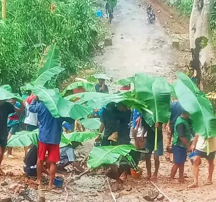 Prihatin Kondisi Jalan Yang Rusak,Kaum Muda Mawe Desa Golo Lajang Barat, Manggarai Barat NTT Gelar Bakti Sosial Prihatin Kondisi Jalan Yang Rusak,Kaum Muda Mawe Desa Golo Lajang Barat, Manggarai Barat NTT Gelar Bakti Sosial