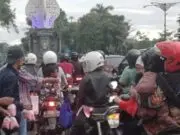 Anggaran dari Iuran Anggota, Pewarta Purworejo Bagikan Takjil Bagi Pengguna Jalan.