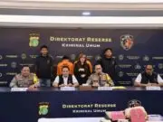 Bunuh Kakak Sepupu Lantaran Sakit Hati, Dua Pelaku Ditangkap Resmob Polda Metro dan Polres Tangsel di Pamulang Bunuh Kakak Sepupu Lantaran Sakit Hati, Dua Pelaku Ditangkap Resmob Polda Metro dan Polres Tangsel di Pamulang