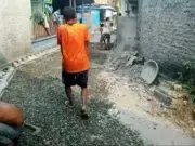 Tanpa APD, Pekerja Proyek Paving Blok di Sepatan Timur Diduga Abaikan K3 Tanpa APD, Pekerja Proyek Paving Blok di Sepatan Timur Diduga Abaikan K3