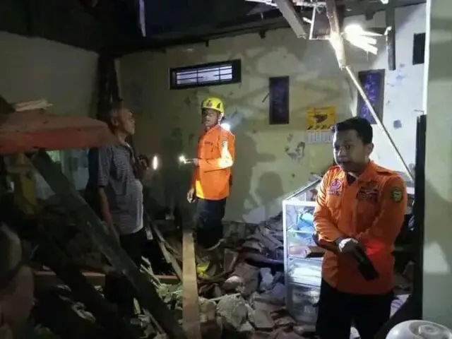Rumah Ambruk Timpa Dua Janda Lanjut Usia di Kota Madiun Rumah Ambruk Timpa Dua Janda Lanjut Usia di Kota Madiun