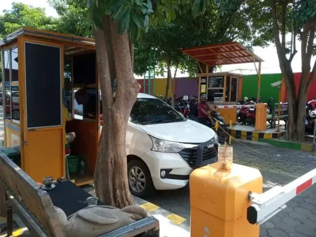 Keluarga Pasien Rawat Inap RSUD Kota Madiun Keluhkan Mahalnya Retribusi Parkir Keluarga Pasien Rawat Inap RSUD Kota Madiun Keluhkan Mahalnya Retribusi Parkir