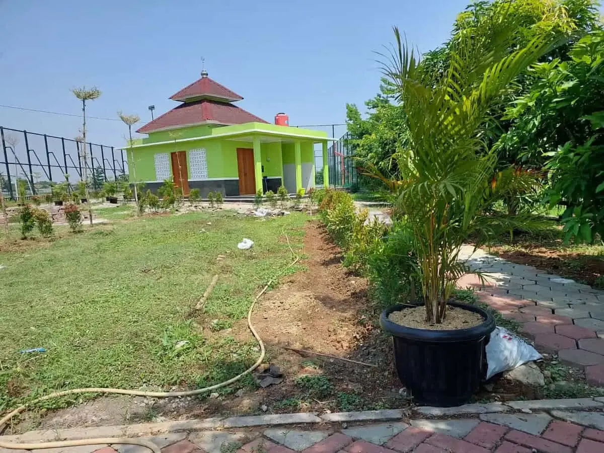 Lagi Musholla di Stadion Mini Sepatan Timur Dapat Kucuran, Kali Ini Untuk Penataan Halaman Lagi Musholla di Stadion Mini Sepatan Timur Dapat Kucuran, Kali Ini Untuk Penataan Halaman
