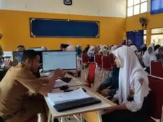 Videotron Kelucuan Siswa, Peluntur Kejenuhan Pendaftar PPDB SMAN 2 Mejayan Videotron Kelucuan Siswa, Peluntur Kejenuhan Pendaftar PPDB SMAN 2 Mejayan