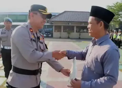 Polres Purworejo Serahkan Bantuan Puluhan Hewan Kurban ke Beberapa Masjid dan Panti Asuhan
