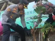 Kapolres Purworejo Resmikan Pos Satkamling di Desa Sidorejo, Serta Tanam Bibit Pohon dan Sebar Ribuan Benih Ikan