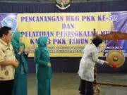 Ditandai Pemukulan Gong, Bupati Buka Pencanangkan HKG PKK ke-52