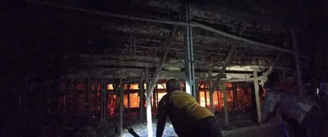 Kandang Terbakar, Ribuan Ekor Jadi 'Ayam Bakar Siap Saji' Kandang Terbakar, Ribuan Ekor Jadi 'Ayam Bakar Siap Saji'