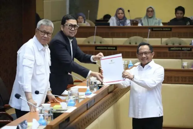 Pemerintah dan DPR RI Sepakat 26 RUU Kabupaten/Kota Dibawa ke Sidang Paripurna Pemerintah dan DPR RI Sepakat 26 RUU Kabupaten/Kota Dibawa ke Sidang Paripurna
